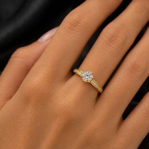 Anel Solit�rio com Micro Zirc�nia Cristal Banhado a Ouro