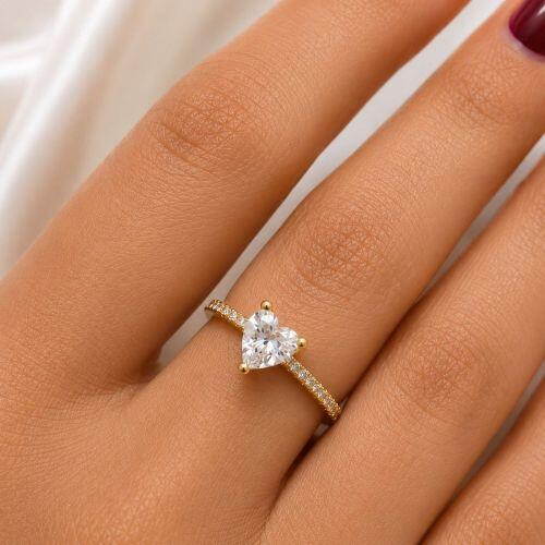 Anel Solit�rio Cora��o com Micro Zirc�nia Cristal Banhado a Ouro
