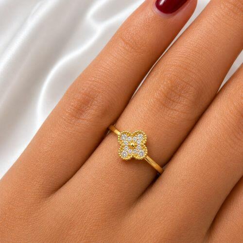 Anel Liso com Flor 4 P�talas Zirc�nia Cristal Banhado a Ouro