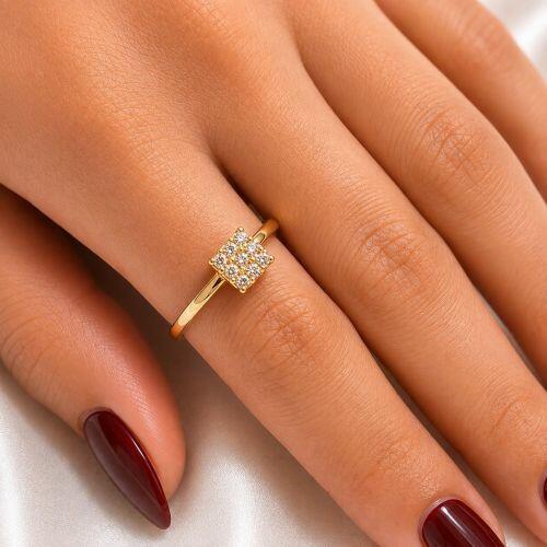 Anel Solit�rio Quadrado Zirc�nia Cristal Banhado a Ouro