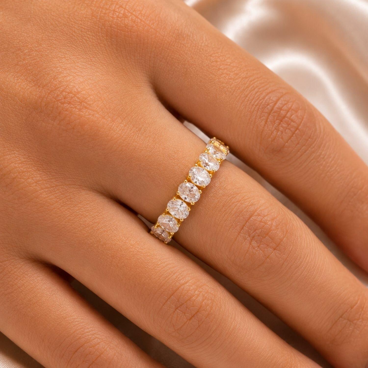 Anel Meia Aliança Zircônia Oval Cristal Banhado em Ouro 18K