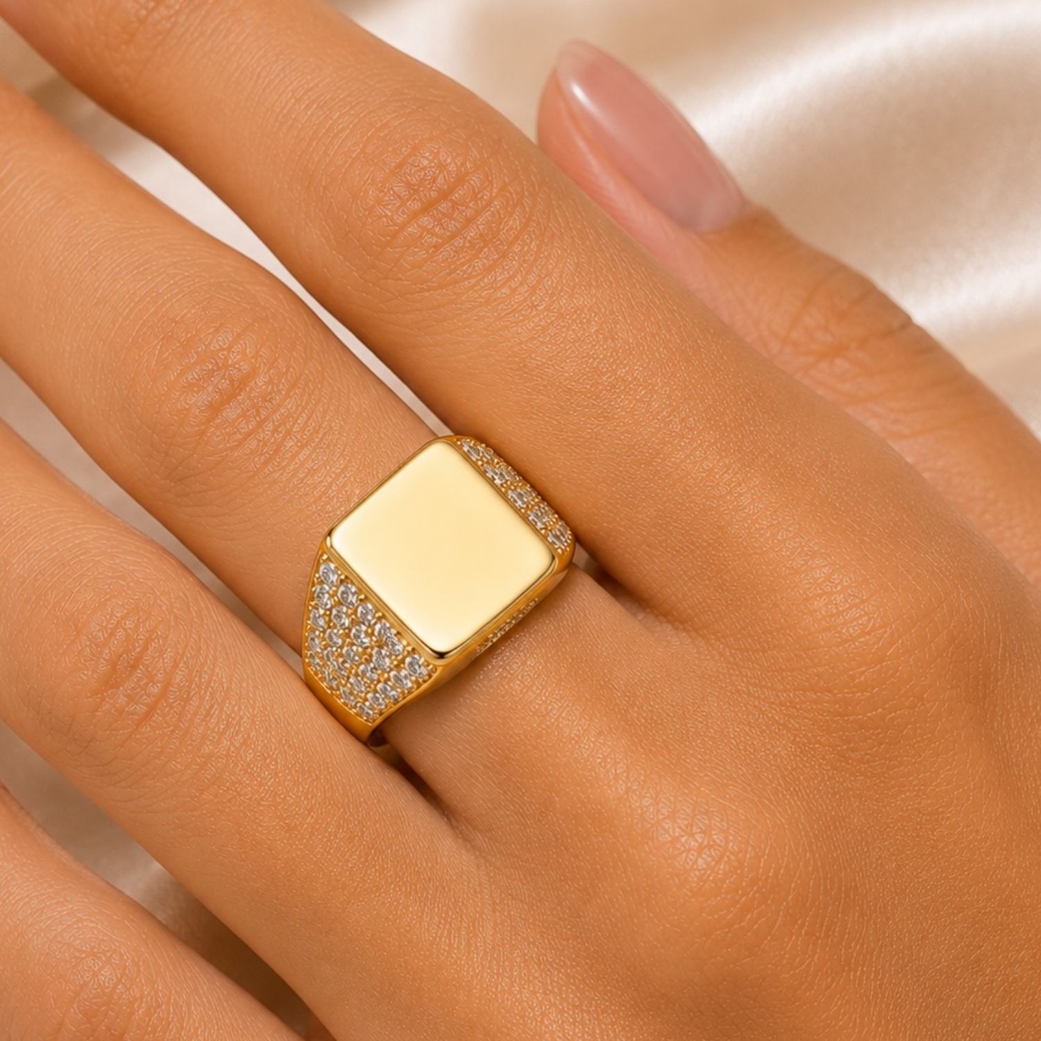 Anel Quadrado Luxury Zircônia Cristal Banhado em Ouro 18k