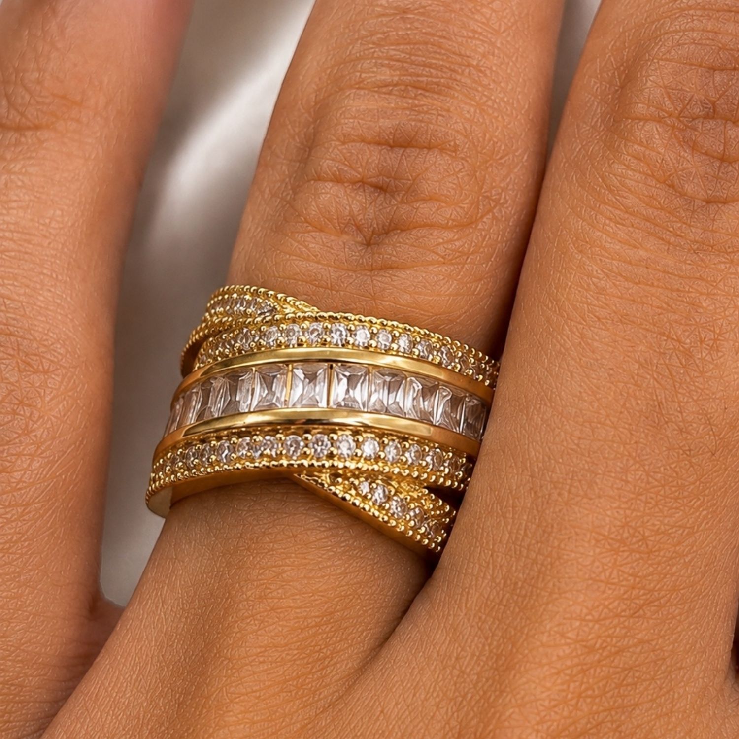 Anel X Luxury com Micro Zircônias e Zircônia Baguettes Cristais Banhado em Ouro18k
