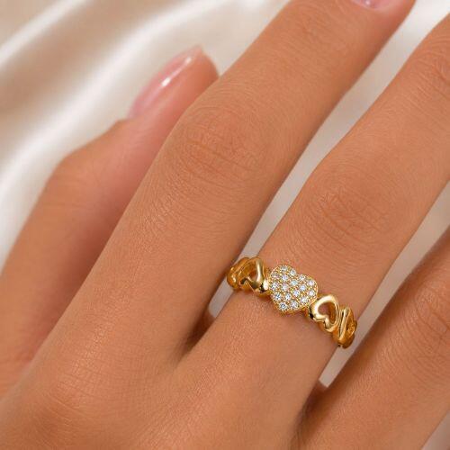 Anel Meia Aliança com Corações Vazados e 1 Coração com Micro Zircônia Cristal Banhado em Ouro18k