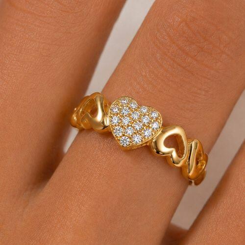 Anel Meia Alian�a com Cora��es Vazados e 1 Cora��o com Micro Zirc�nia Cristal Banhado em Ouro18k