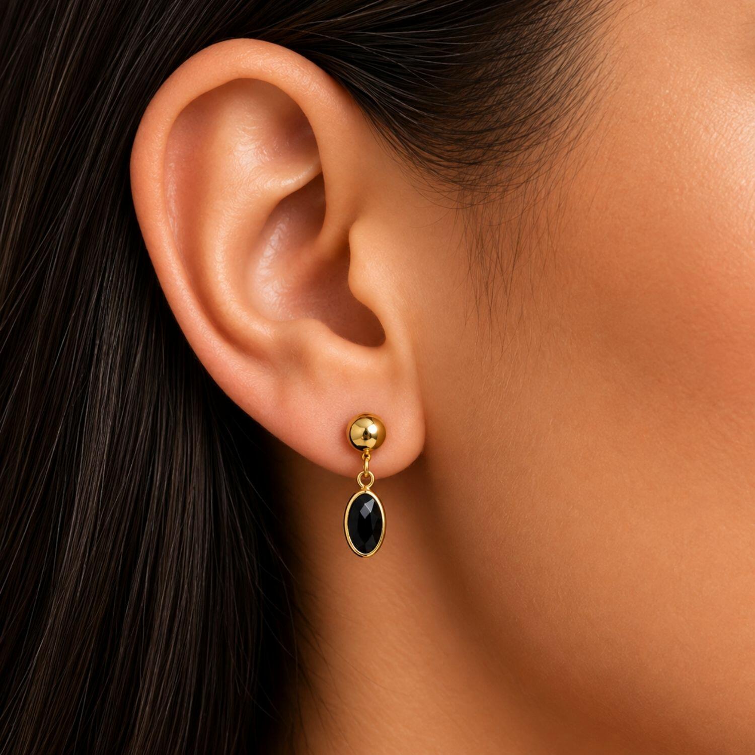 Brinco Meia Bola com Cristal Negro Banhado a Ouro