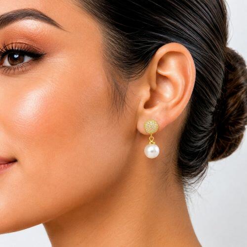 Brinco Meia Bola Micro Zirc�nia Cristal com P�rola Banhado a Ouro