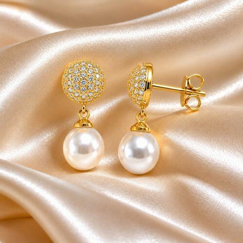 Brinco Meia Bola Micro Zirc�nia Cristal com P�rola Banhado a Ouro