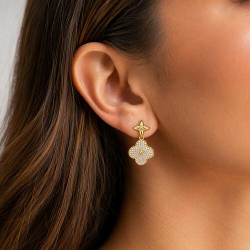 Brinco Flor 4 Pétalas com Micro Zircônia Banhado a Ouro