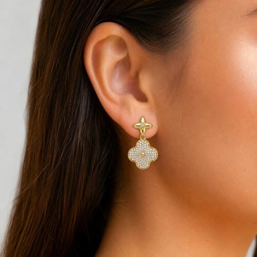 Brinco Flor 4 Pétalas com Micro Zircônia Banhado a Ouro