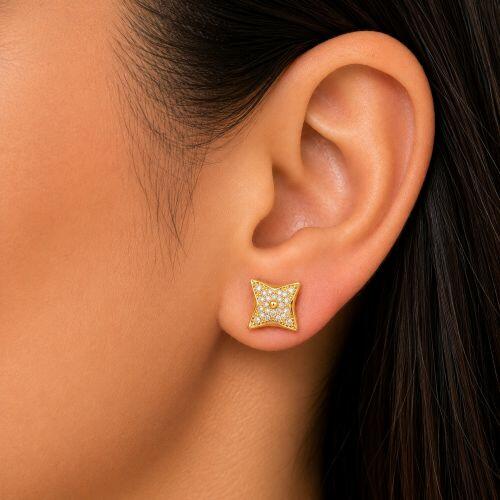 Brinco Flor 4 P�talas Micro Zirc�nia Cristal com Detalhes Banhado a Ouro