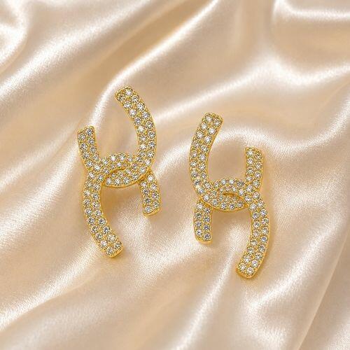 Brinco Formas com 2 Fileiras de Micro Zircônia Banhado a Ouro