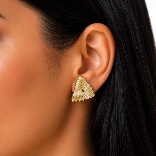 Brinco Formas Triângulo com Detalhes Banhado a Ouro