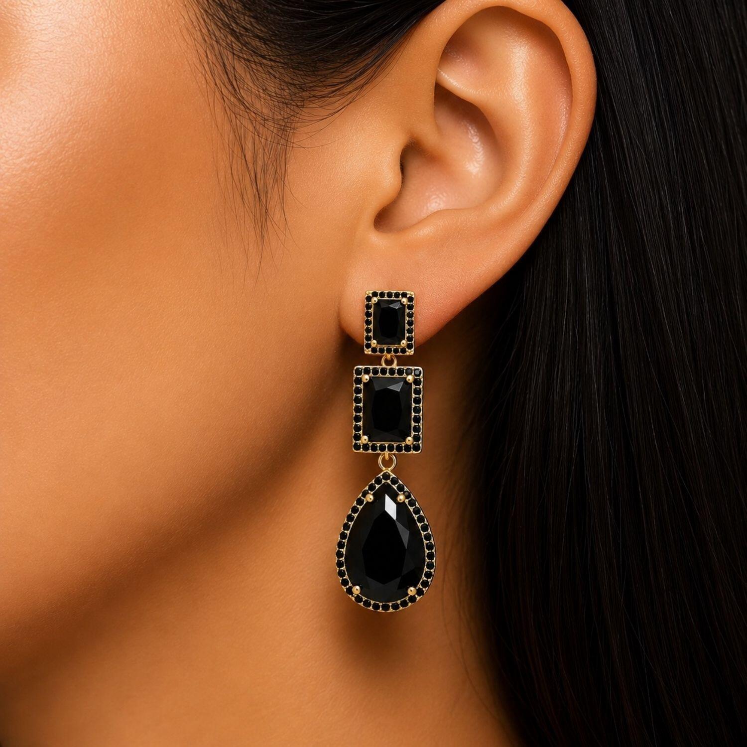 Brinco Luxury Zircônia Negra Banhado a Ouro