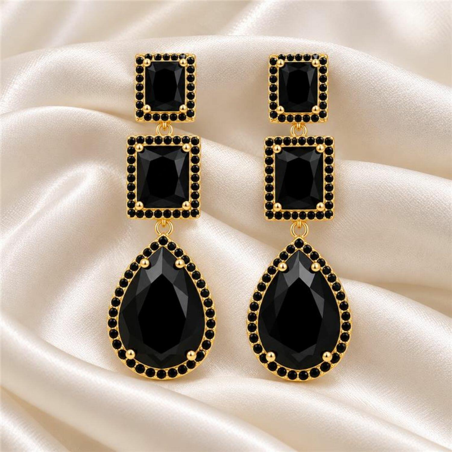 Brinco Luxury Zircônia Negra Banhado a Ouro