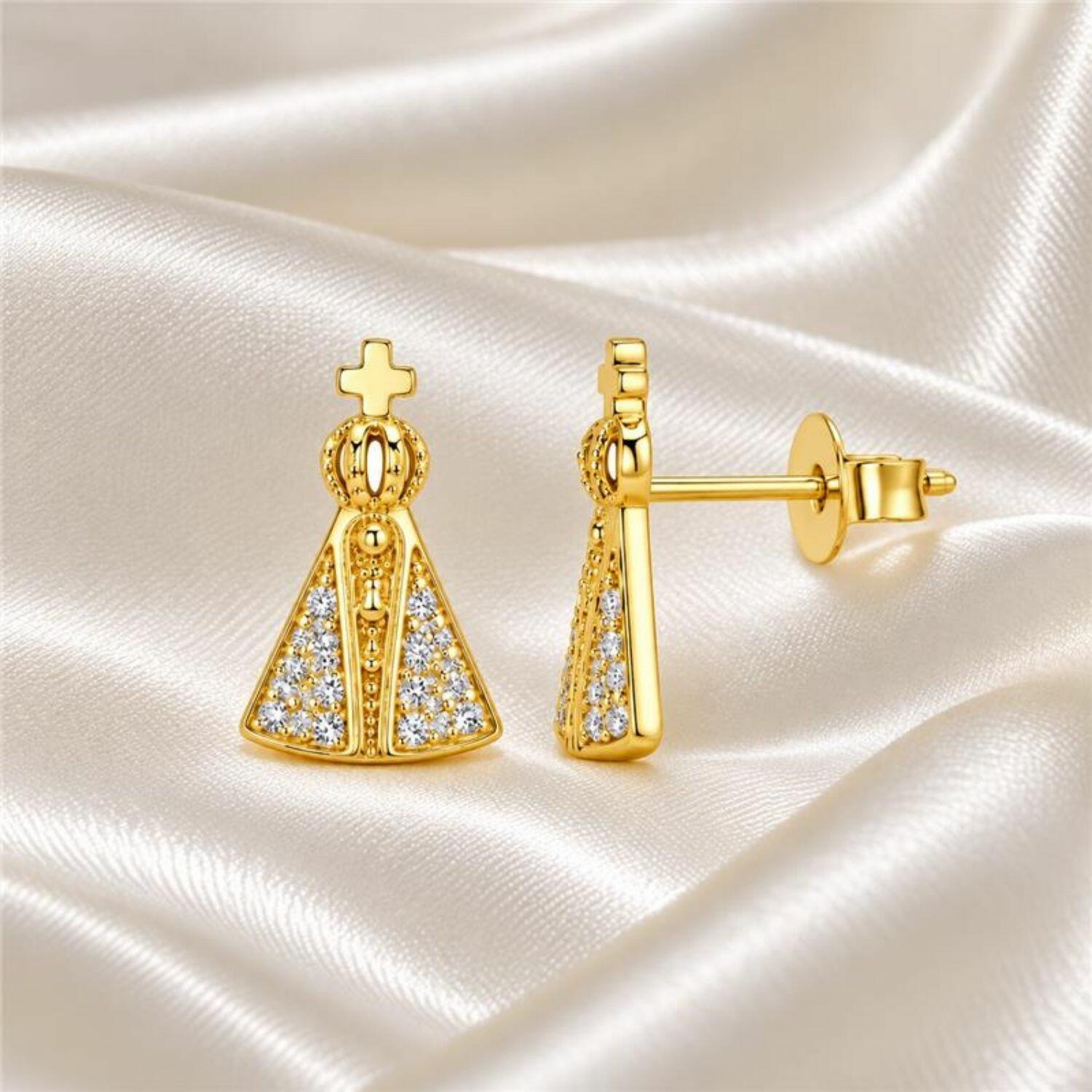 Brinco Mini Nossa Senhora Aparecida Micro Zircônia Cristal Banhado a Ouro