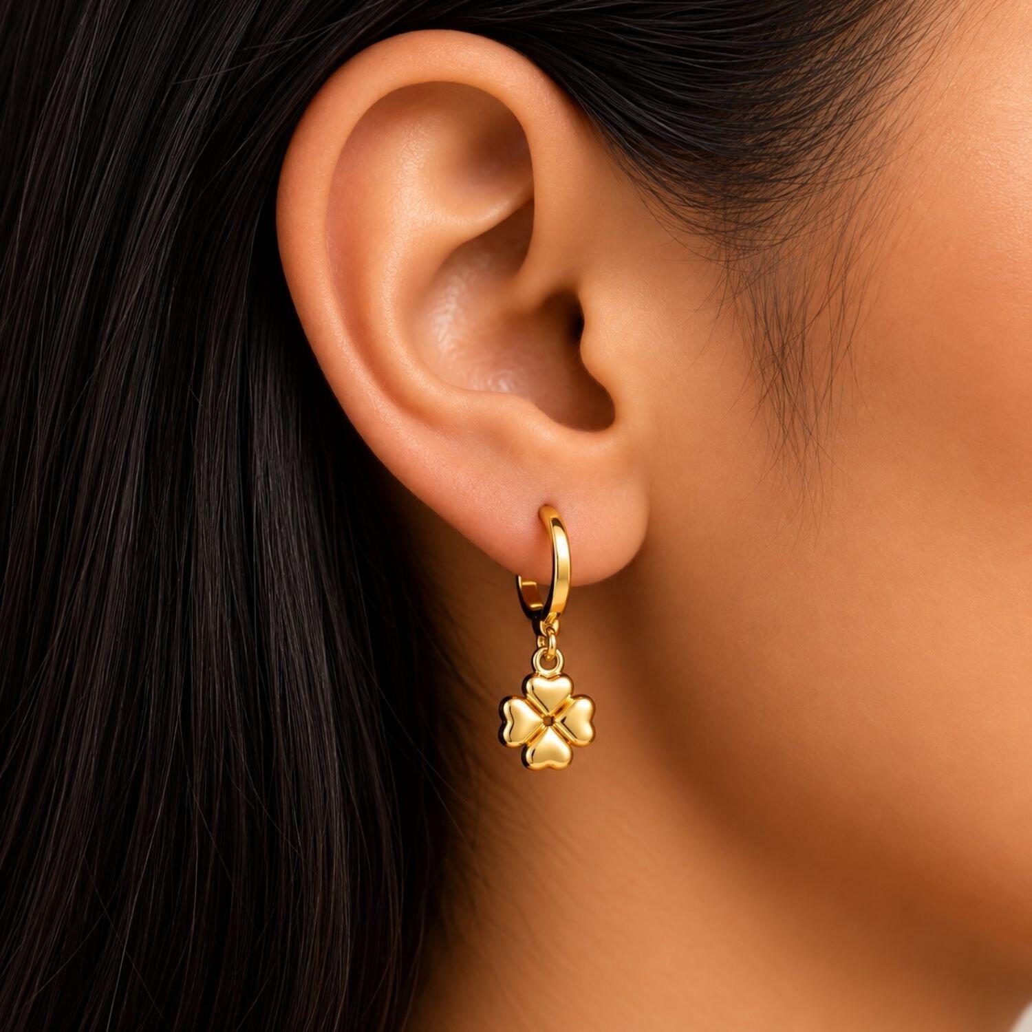Brinco Argola Trevo Abaulado Banhado em Ouro 18k