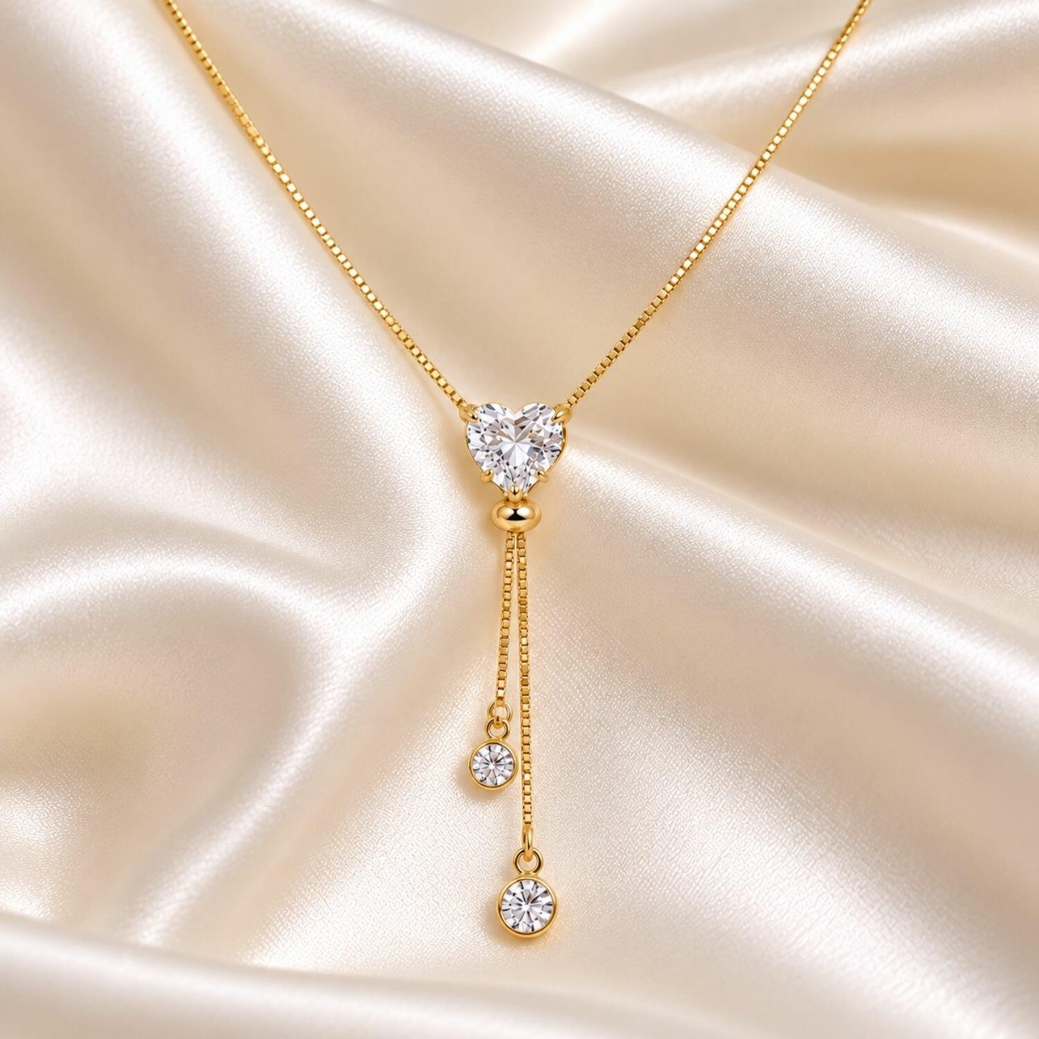 Colar Gravatinha Regulável Coração Zircônia Cristal Banhado em Ouro18k