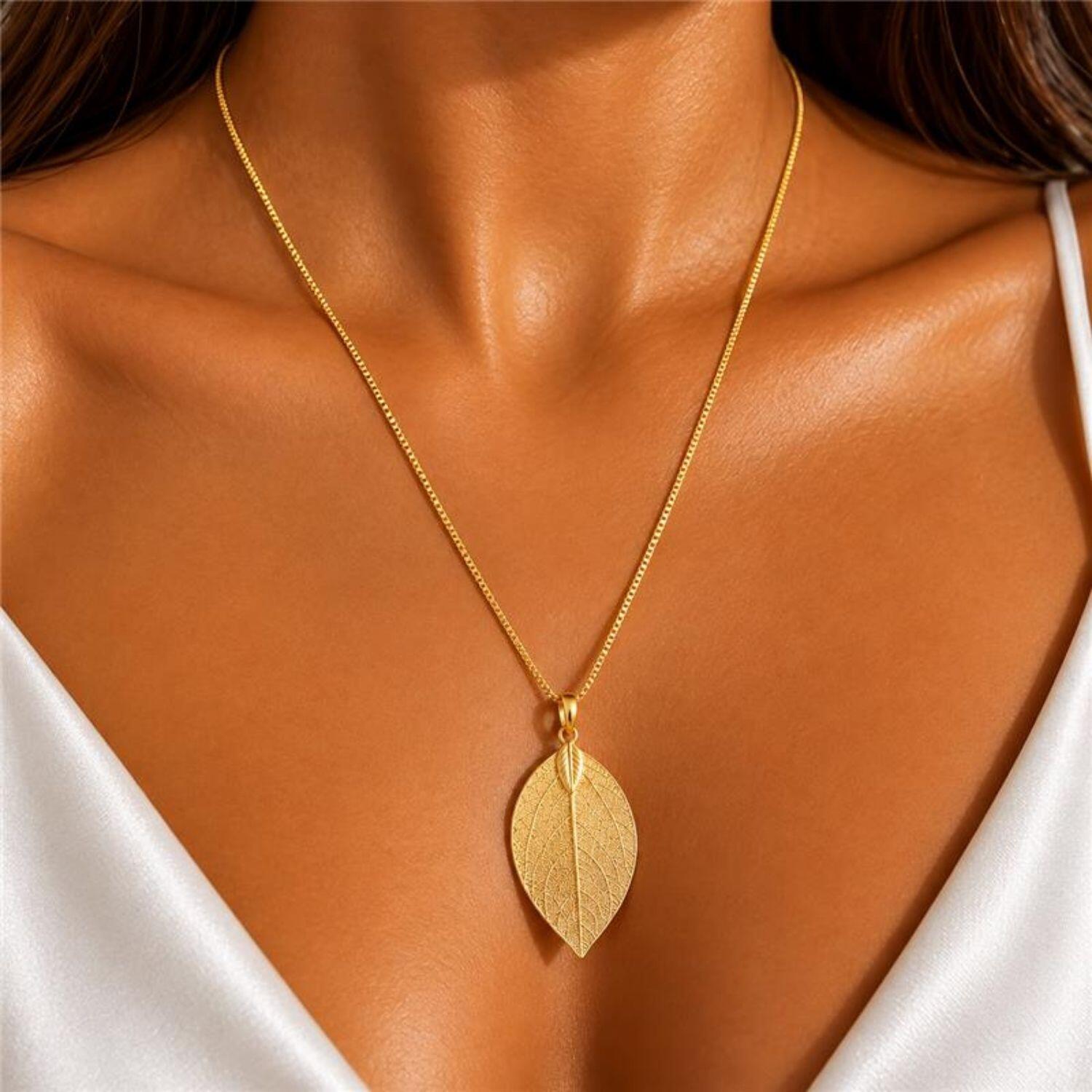 Colar 60 cm Folha com Detalhes Banhado em Ouro 18K