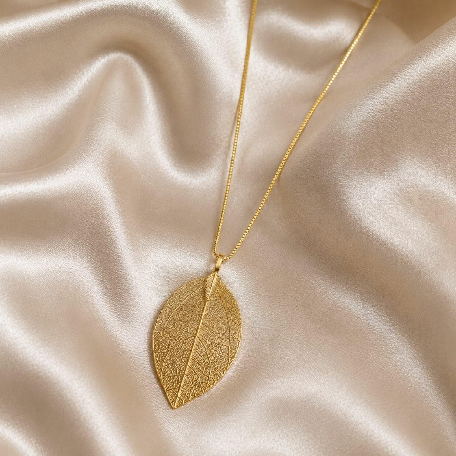 Colar 60 cm Folha com Detalhes Banhado em Ouro 18K