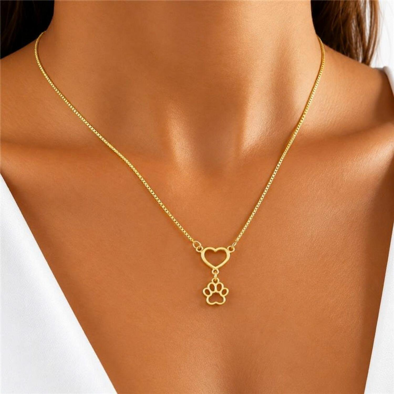 Colar Coração Vazado com Pingente Patinha Banhado em Ouro 18k