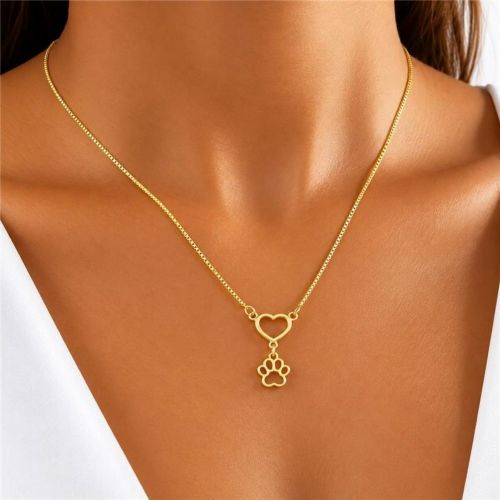 Colar Coração Vazado com Pingente Patinha Banhado em Ouro 18k