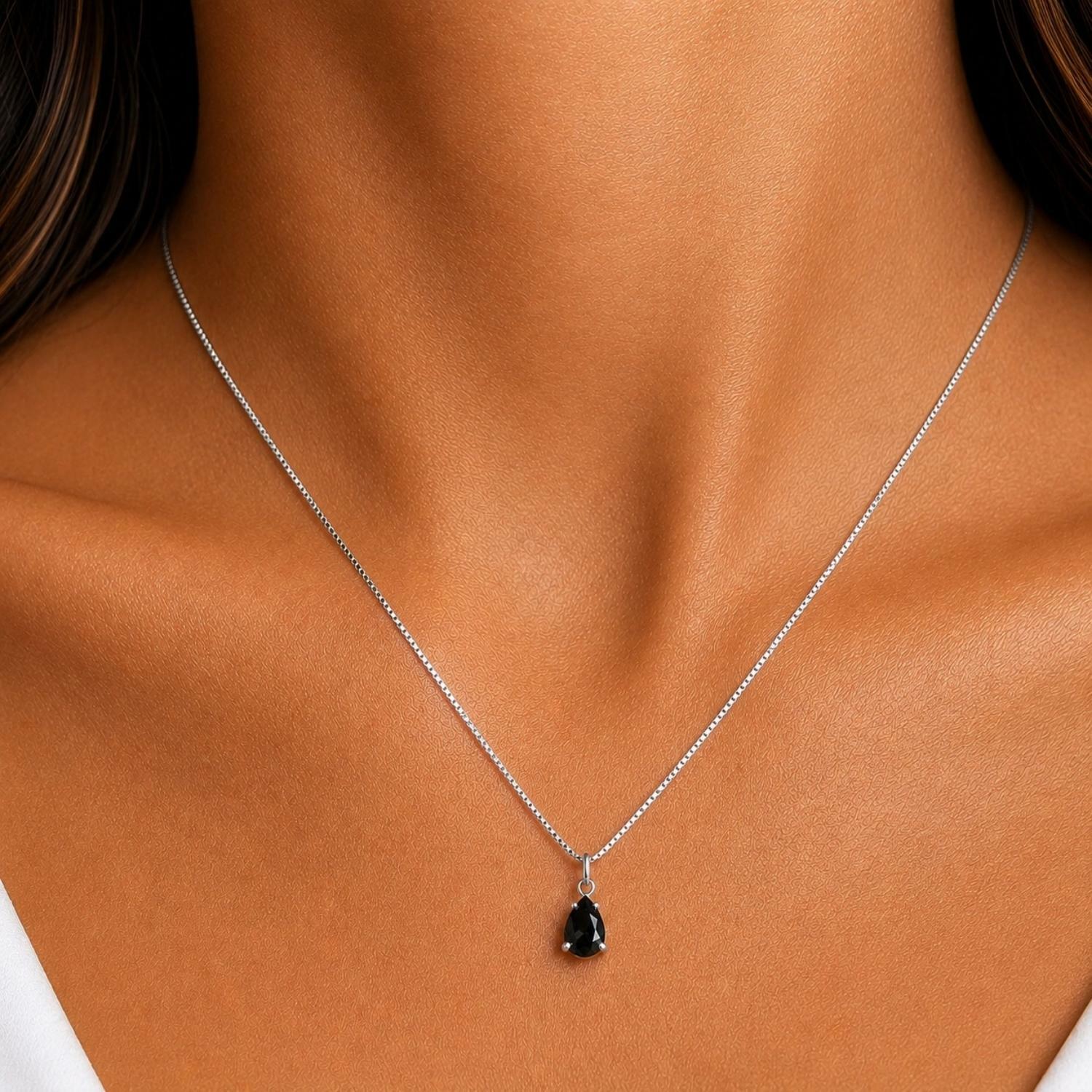 Colar com Gota Zircônia Negra Banhado a Prata