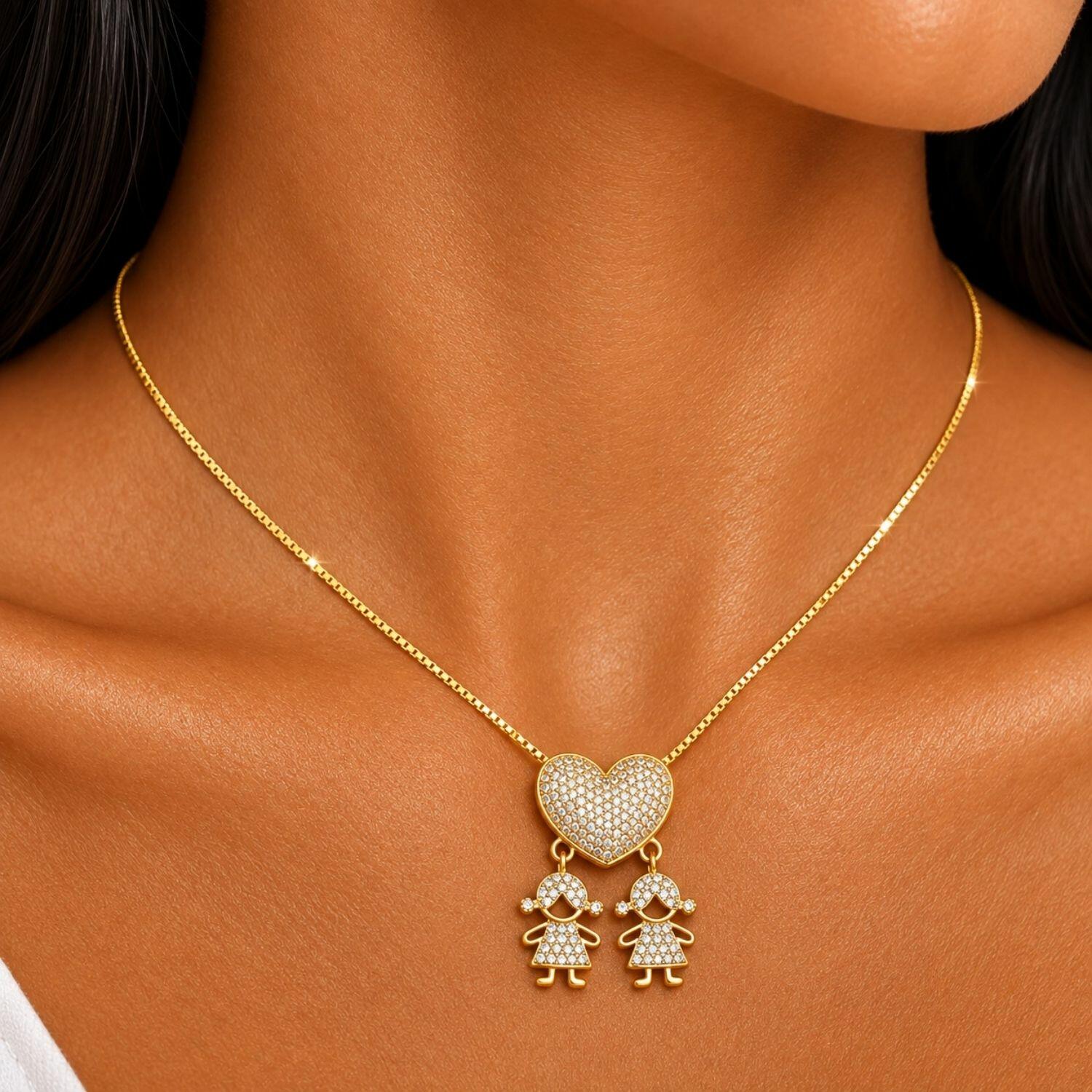 Colar Coração com 2 Meninas Micro Zircônia Cristal Banhado a Ouro