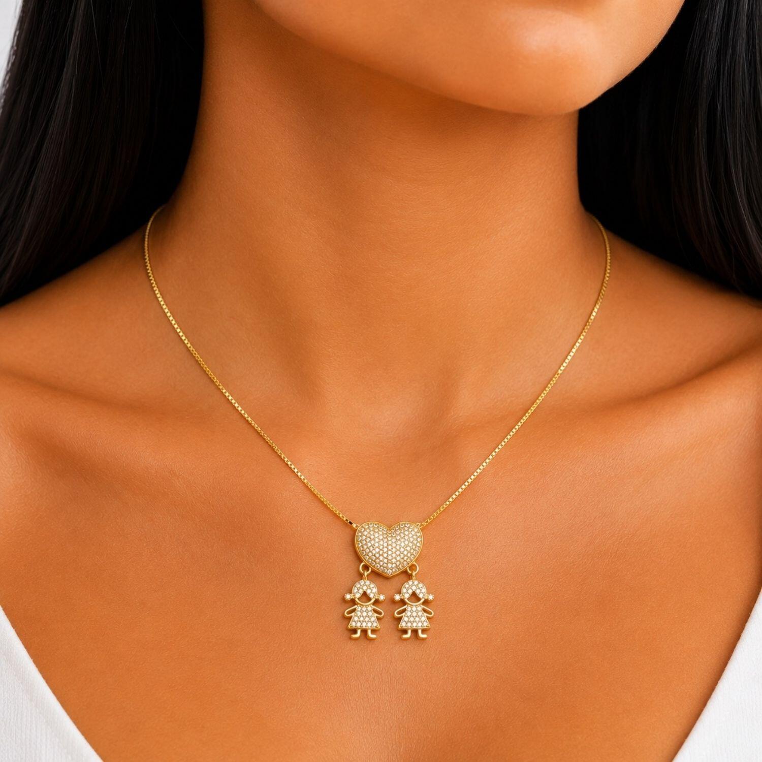 Colar Coração com 2 Meninas Micro Zircônia Cristal Banhado a Ouro