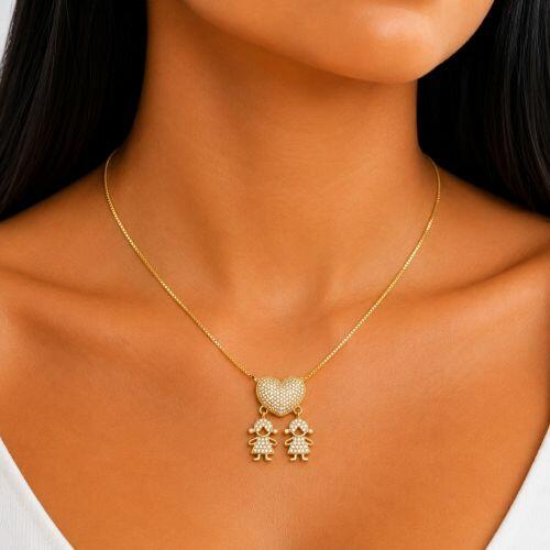 Colar Coração com 2 Meninas Micro Zircônia Cristal Banhado a Ouro