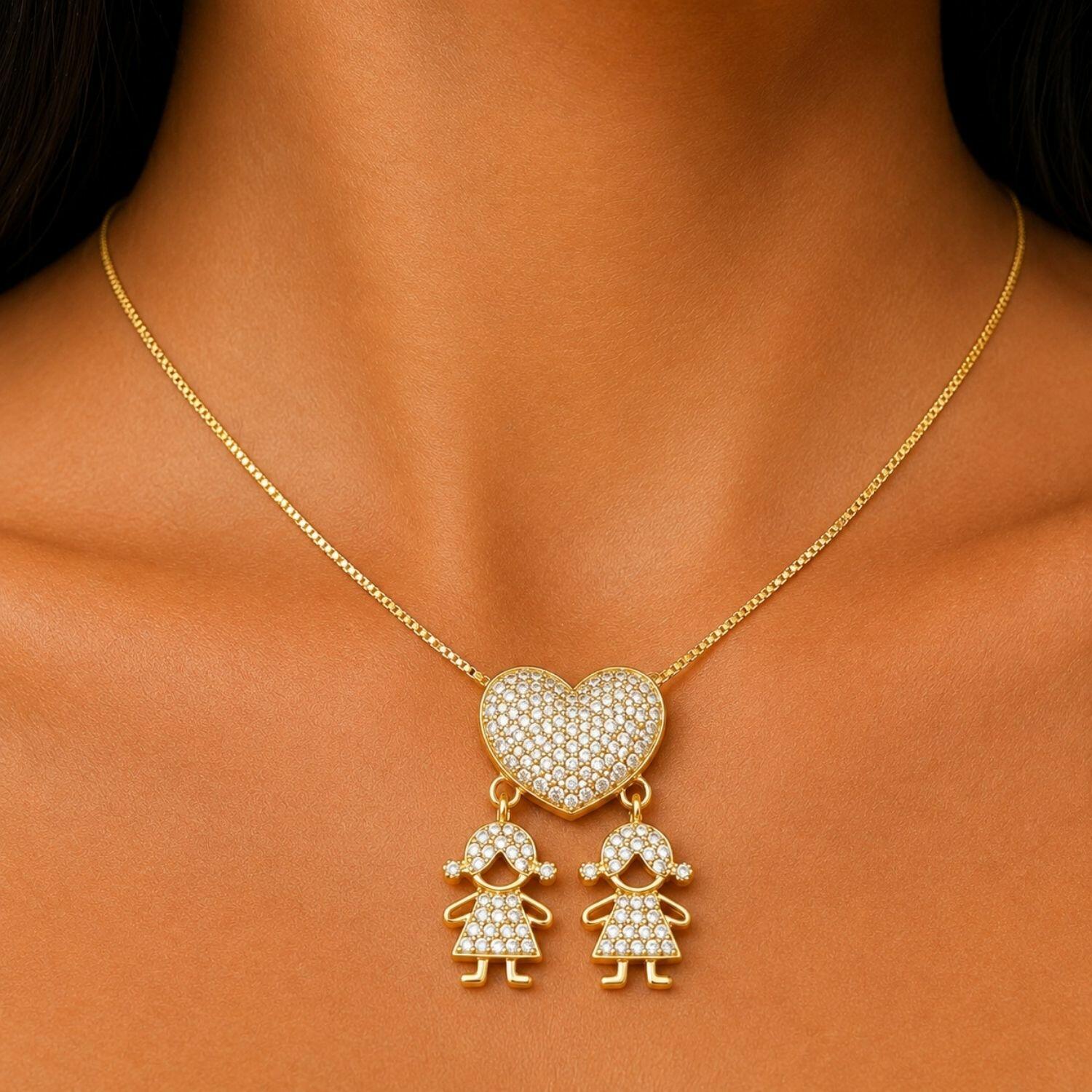 Colar Coração com 2 Meninas Micro Zircônia Cristal Banhado a Ouro