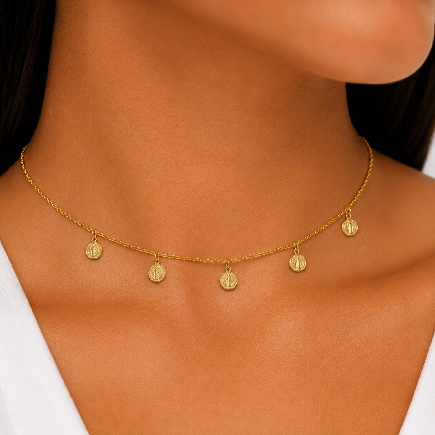 Choker Mini Elo com São Bento Banhado a Ouro