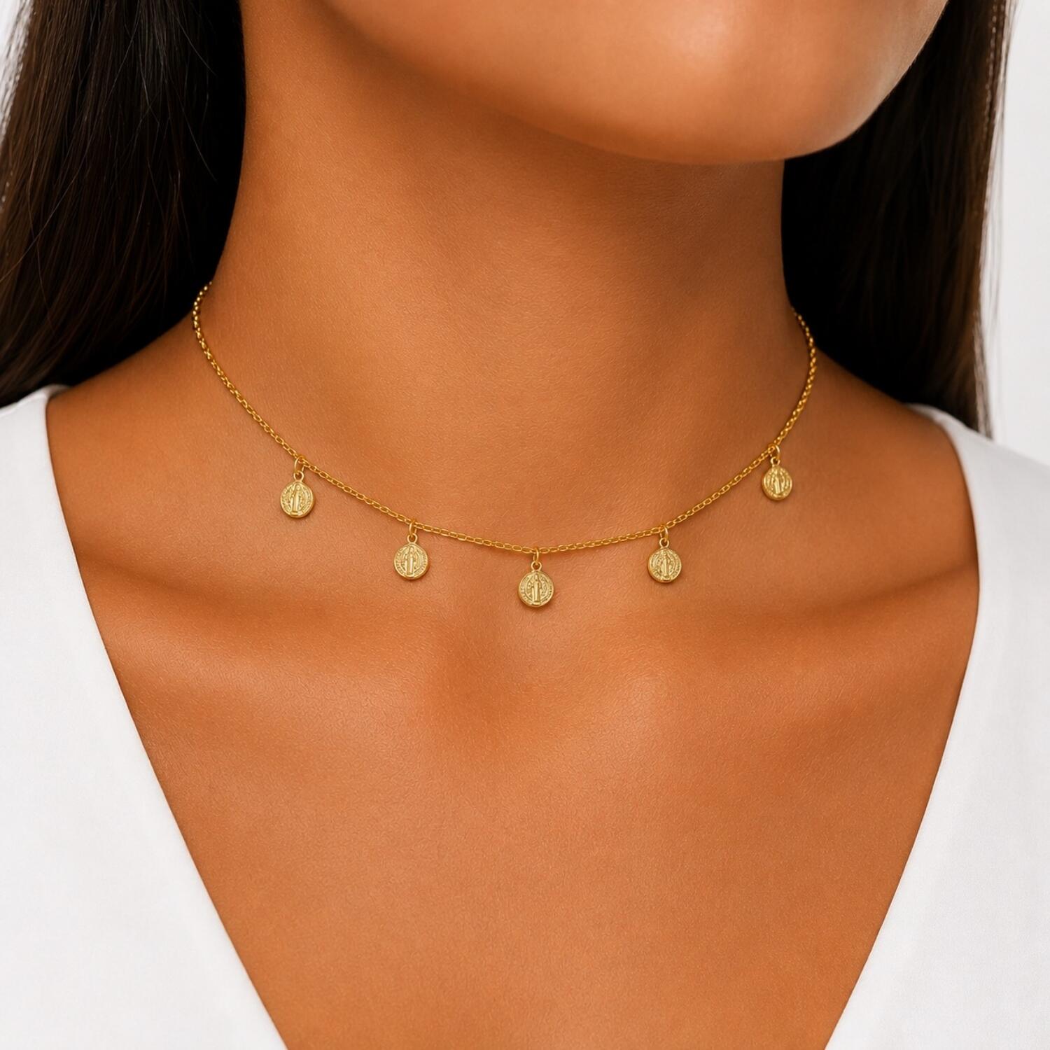 Choker Mini Elo com São Bento Banhado a Ouro