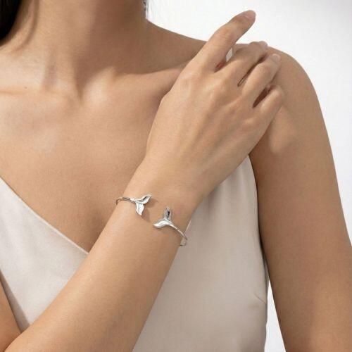 Bracelete Aberto Rabo de Baleia Banhado a Prata