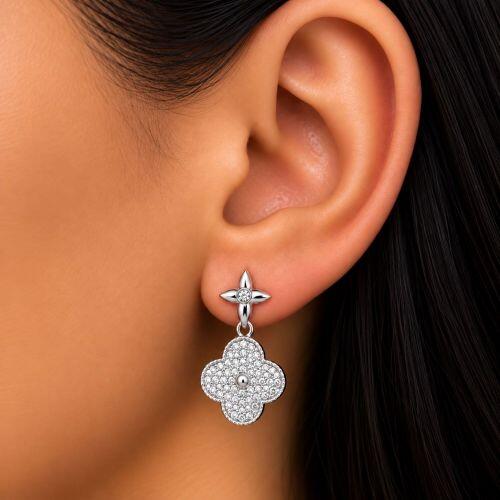 Brinco Flor 4 P�talas com Micro Zirc�nia Banhado a Prata