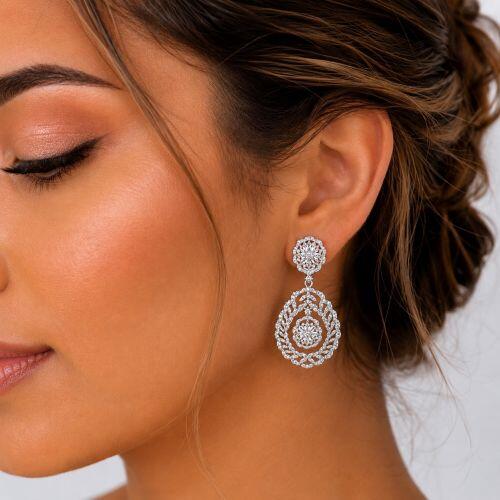 Brinco Luxury Flor com Gota Zircônia Cristal Banhado a Prata