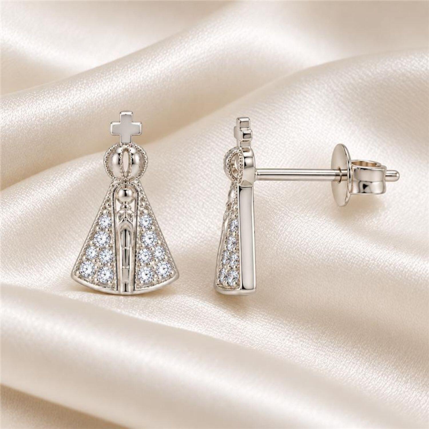 Brinco Mini Nossa Senhora Aparecida Micro Zircônia Cristal Banhado a Prata