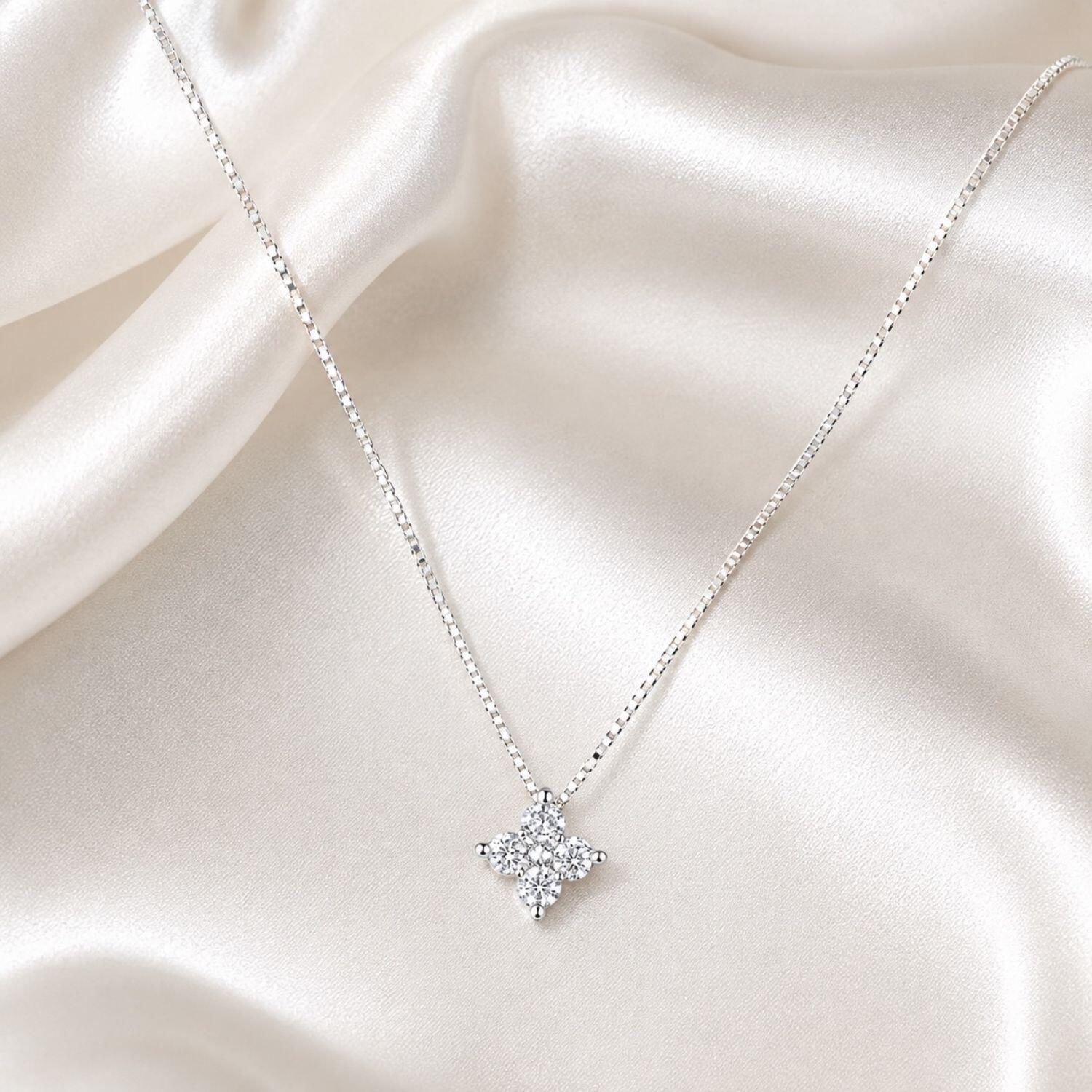Colar Mini Flor 4 Pétalas Zircônia Cristal Banhado a Prata