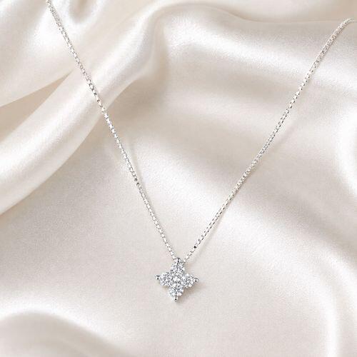 Colar Mini Flor 4 Pétalas Zircônia Cristal Banhado a Prata