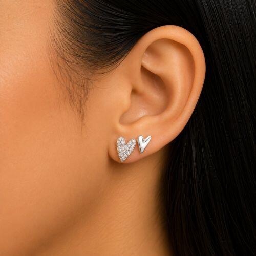 Brinco Duplo Cora��o Alongado Micro Zirc�nia Cristal Banhado a Prata