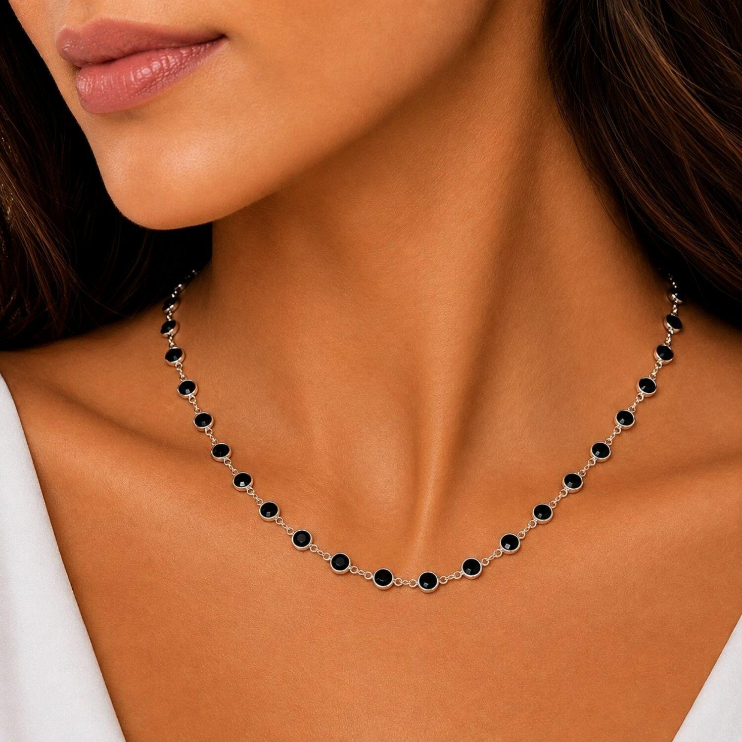 Colar Cristal Negro Redondo Banhado a Prata