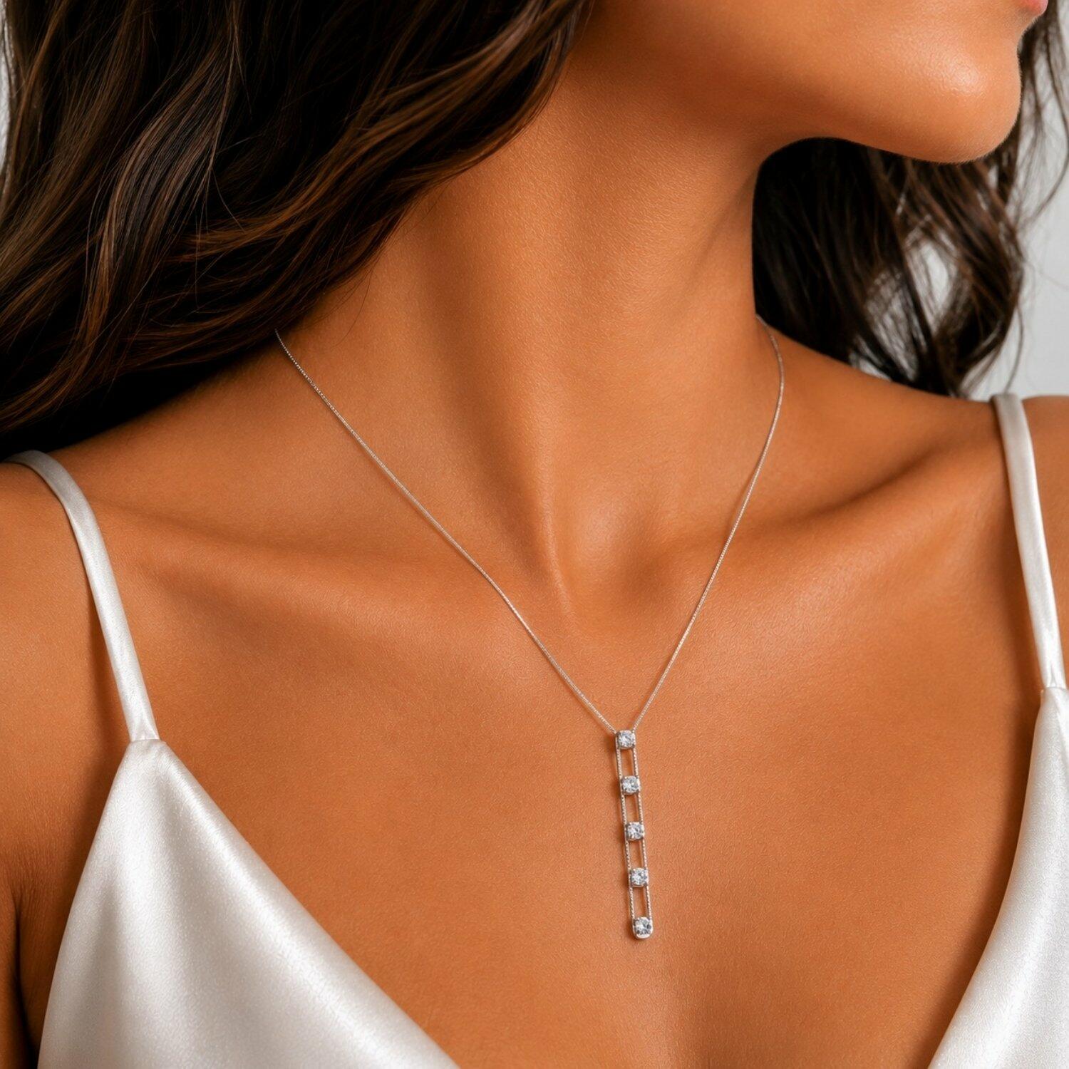 Colar Gravatinha com 5 Pontos de Luz Zircônia Cristal Banhado a Prata