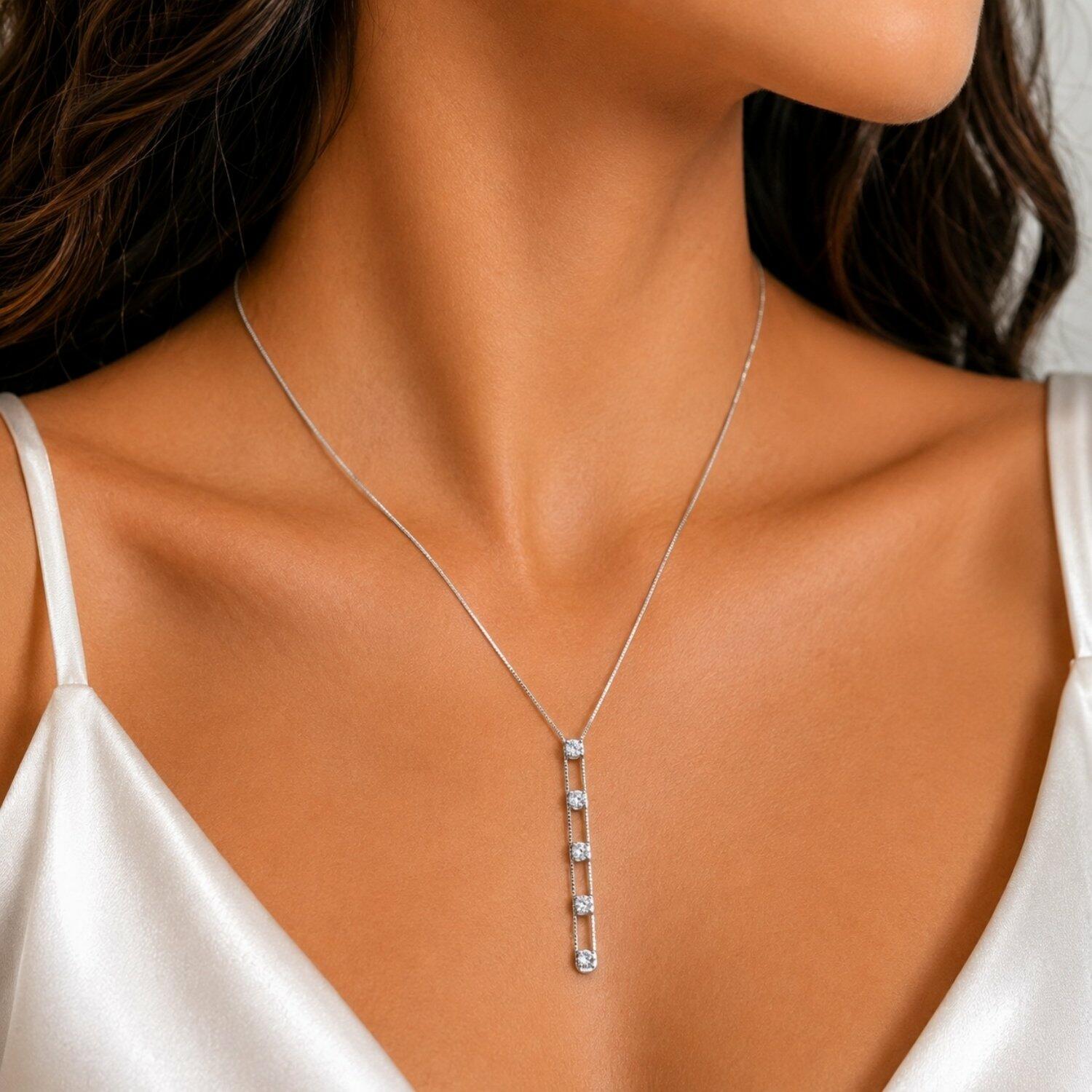 Colar Gravatinha com 5 Pontos de Luz Zircônia Cristal Banhado a Prata