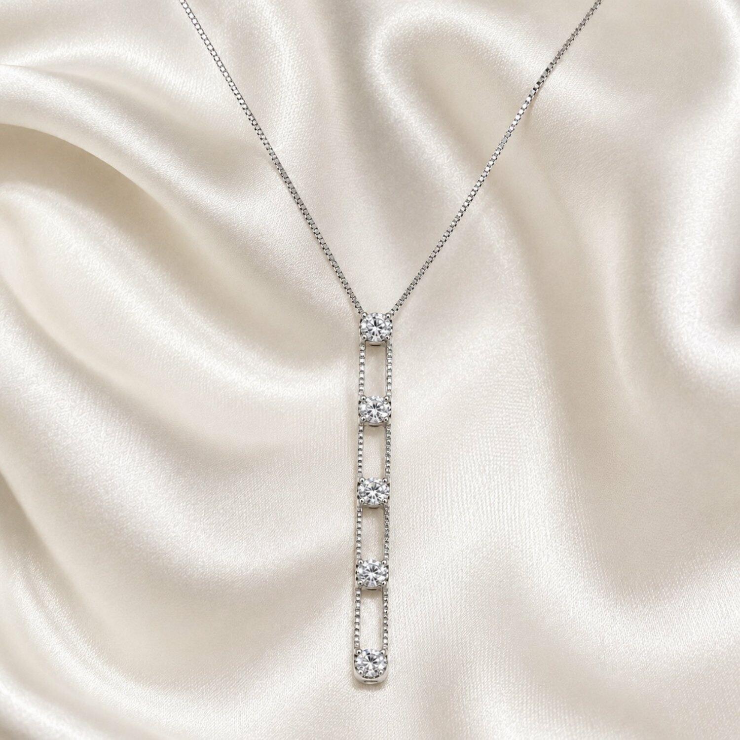 Colar Gravatinha com 5 Pontos de Luz Zircônia Cristal Banhado a Prata