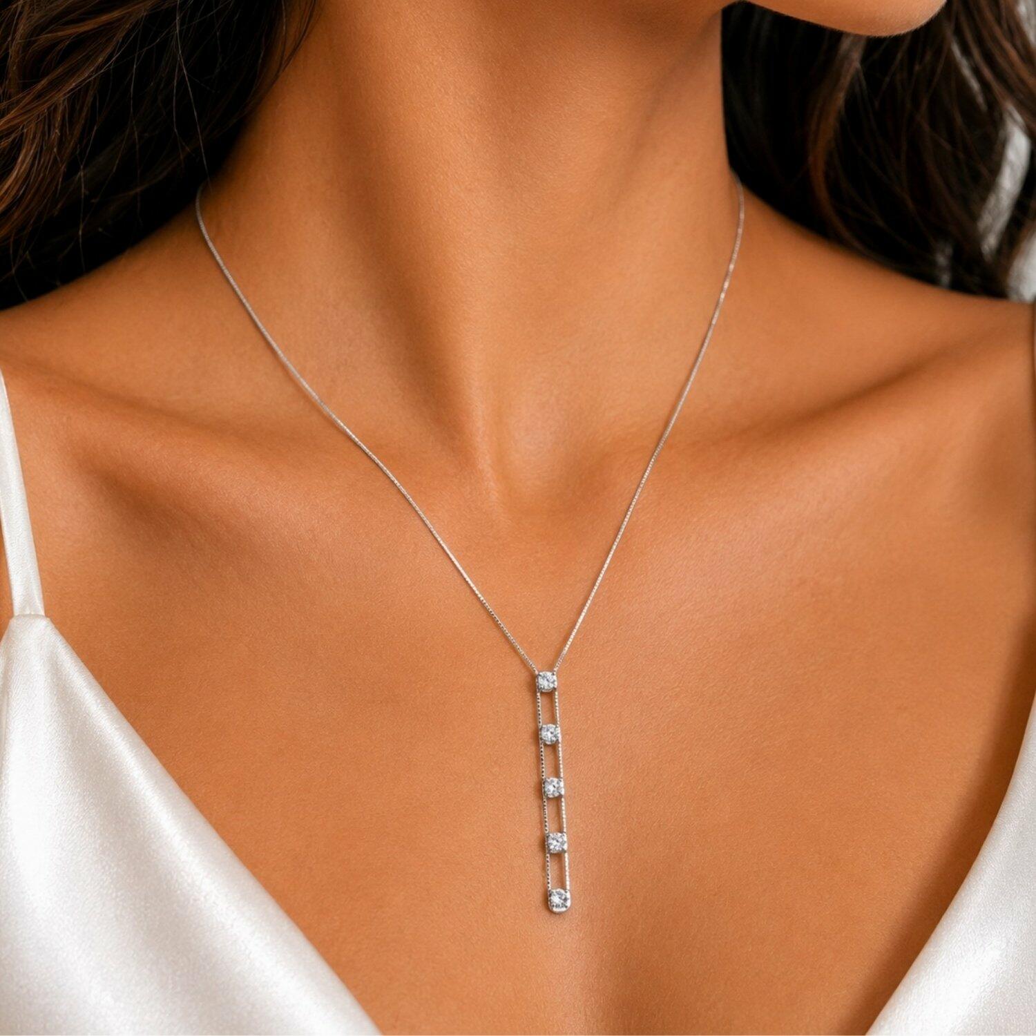 Colar Gravatinha com 5 Pontos de Luz Zircônia Cristal Banhado a Prata