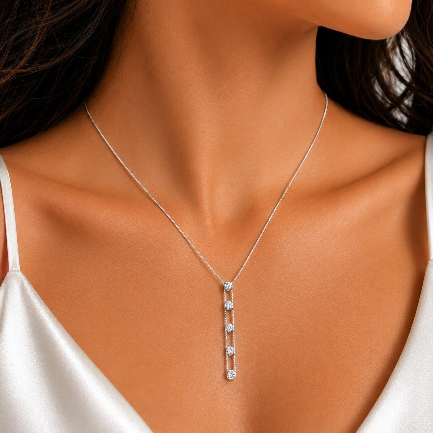 Colar Gravatinha com 5 Pontos de Luz Zircônia Cristal Banhado a Prata