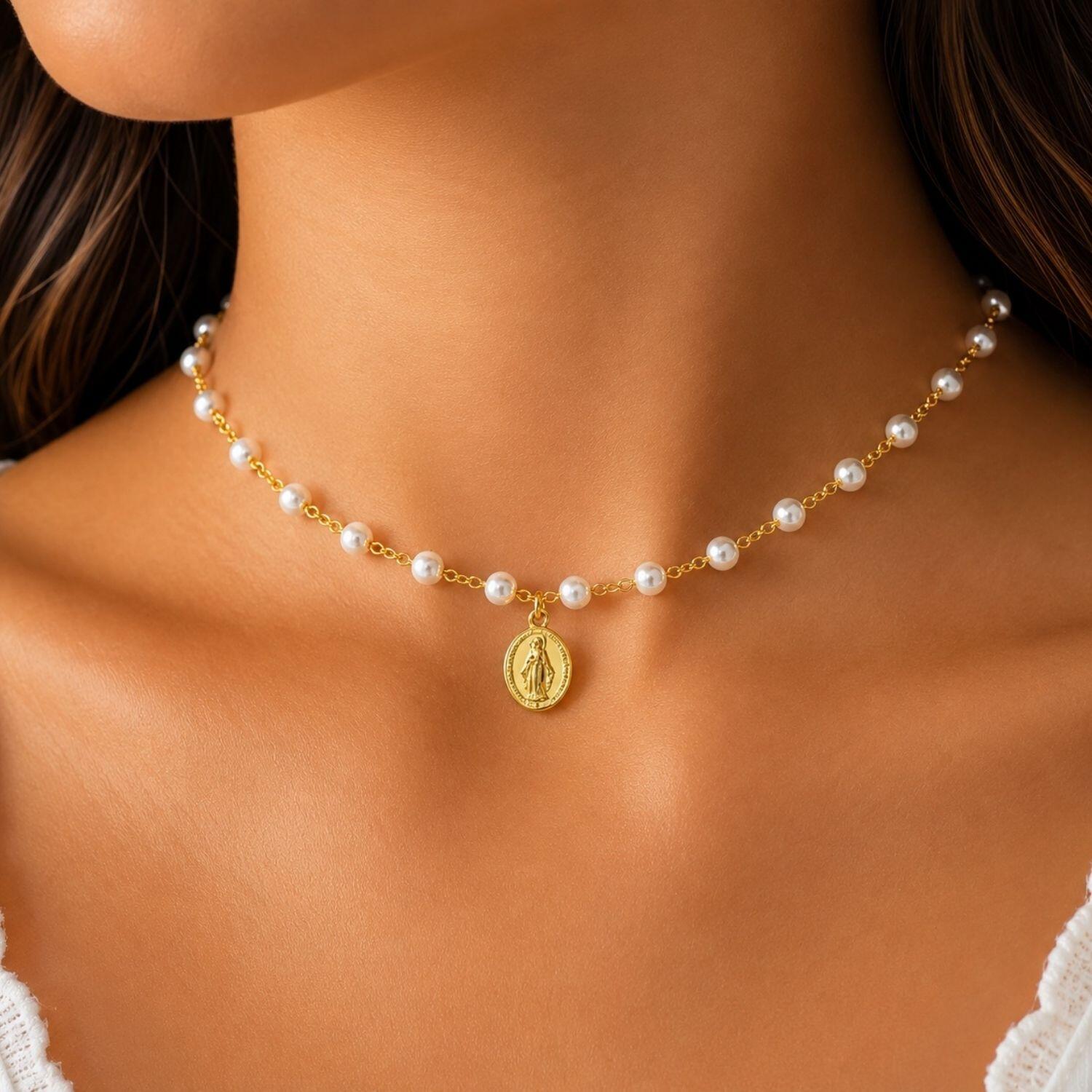 Choker Pérola com Nossa Senhora Milagrosa Banhado a Ouro