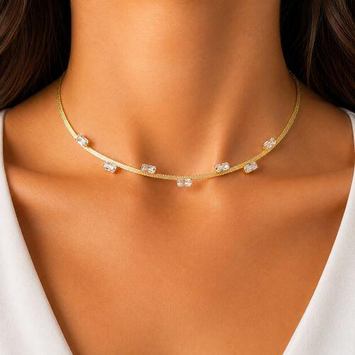 Choker Laminada com Detalhes e Baguette Zirc�nia Cristal Banhado a Ouro