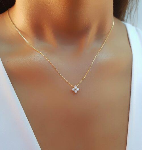 Colar Mini Flor 4 Pétalas Zircônia Cristal Banhado a Ouro