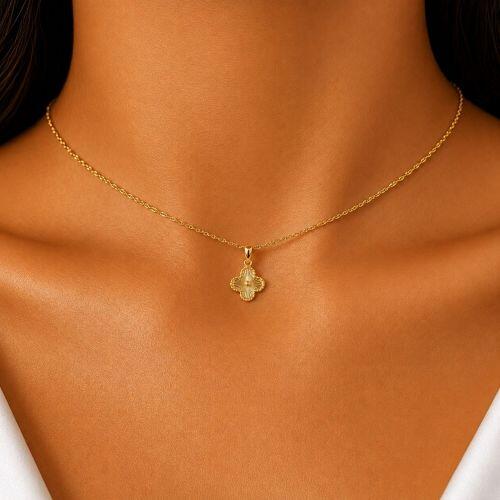 Colar Singapura Flor 4 P�talas Lisa com Detalhes Banhado a Ouro